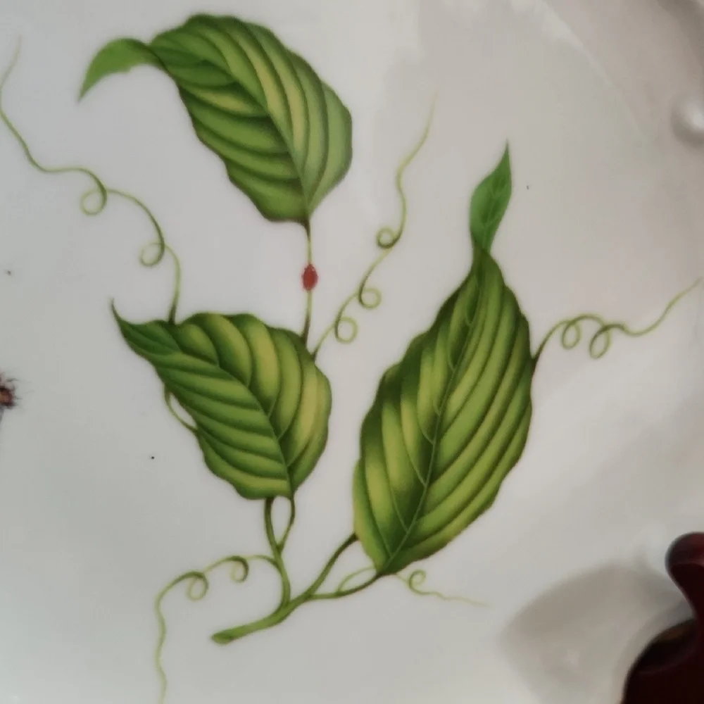 I. Godinger & Co. Decorative White and Green Porcelain Plate
